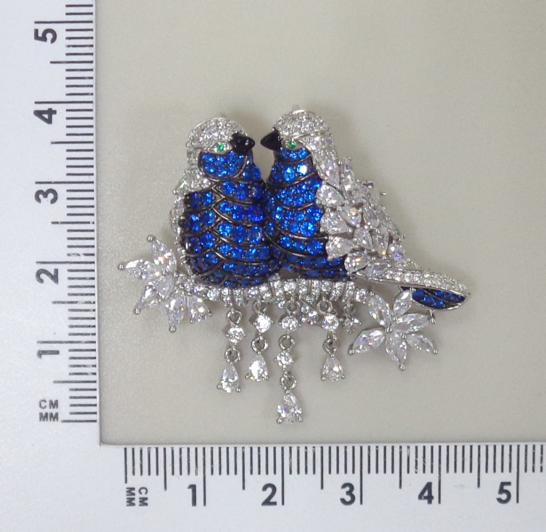 Серебряная брошь с фианитами "Птички"